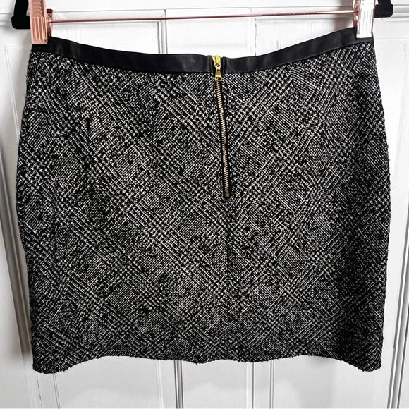 Express tweed mini skirt size 8 so cute. bit of pilling at top not noticeable - Picture 5 of 5